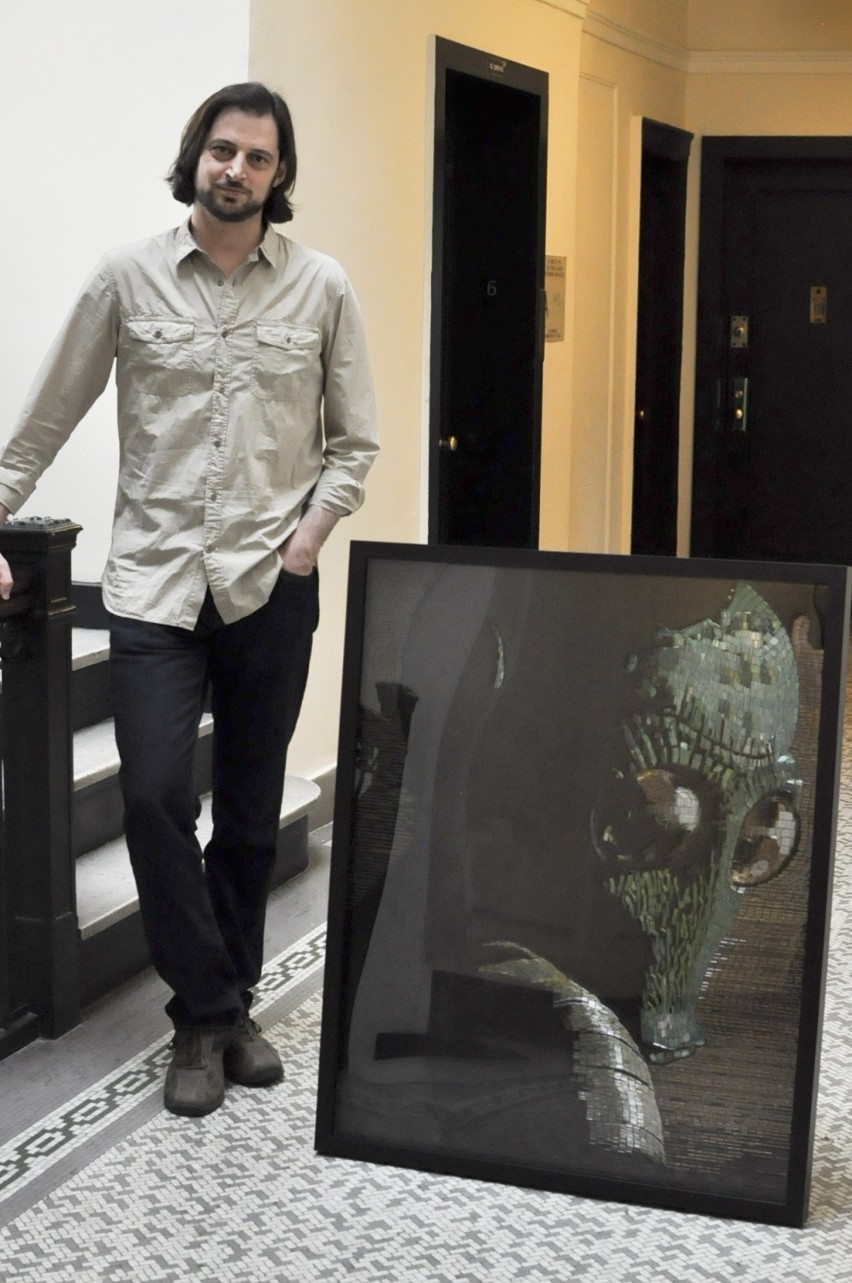 James Haggerty tworzy mozaiki ze spinaczy biurowych