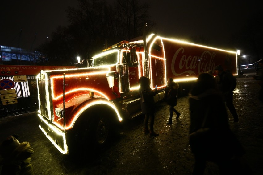 Ciężarówka Coca-Coli w Warszawie 2017. Długa kolejka i moc...