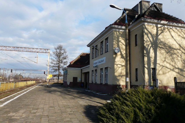 Stacja Chorzew Siemkowice kiedyś była jedną z ważniejszych przy linii 131. Obecnie jeżdżą tędy tylko pociągi towarowe