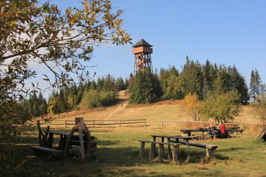 W gminie Ochotnica gmina zbudowała kilka wież widokowych.