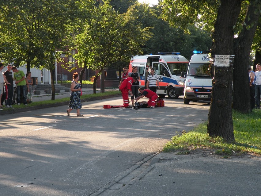 Gniezno: Motor wjechał w dziewięcioletnią dziewczynkę. Kierowca w szpitalu, dziecko lekko potłuczone