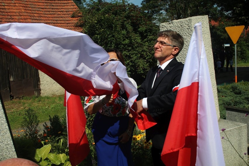 Na Skwerze Narodów, odsłonięto tablicę upamiętniającą Bohaterów Walki o Wolną Polskę