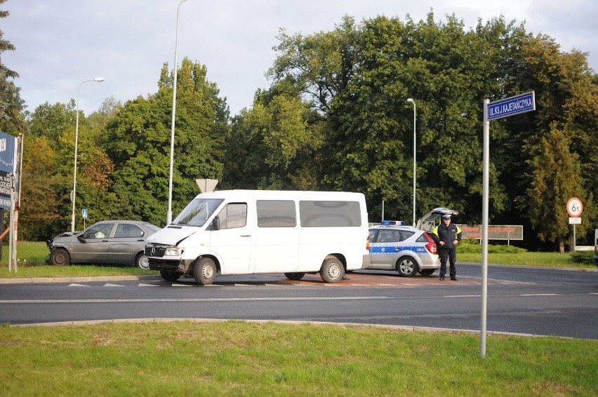 Śrem: wypadek na skrzyżowaniu ulic Piłsudskiego i ks. Kajetańczyka (ZDJĘCIA)