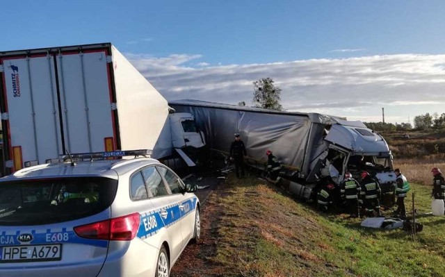 Groźnie wyglądający wypadek na wiadukcie pod Świebodzinem