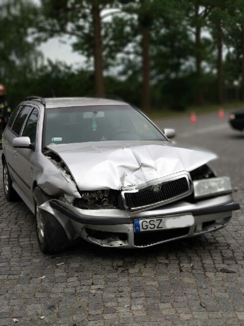 Wypadek na "berlince" w Bałdowie. Jedno z aut dachowało... [ZDJĘCIA]