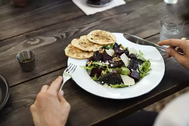 Gdzie na Podlasiu można zjeść najtaniej? Przedstawiamy ranking najtańszych, a także zarazem najlepszych restauracji według Trip Advisor. Kliknij w galerię zdjęć, by poznać więcej szczegółów.