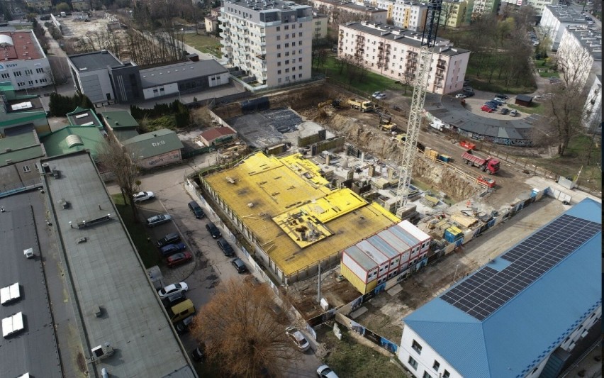 W szybkim tempie trwa budowa bloku mieszkalnego Panorama Struga w Radomiu