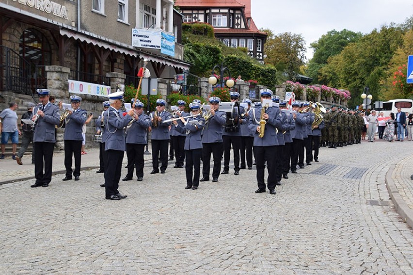 Wysiadamy na Przystanku Niepodległość w Polanicy-Zdroju