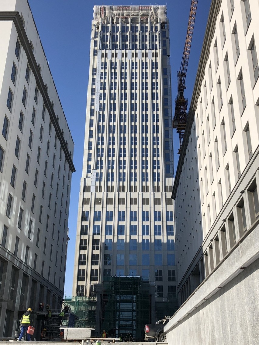 Kraków. Szkieletor zmienił się w Unity Tower. Ze względu na koronawirusa wprowadzono specjalne środki bezpieczeństwa [ZDJĘCIA]