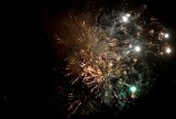 Powitanie Nowego Roku 2021 w Pucku: koronawirus nie powstrzymał miłośników spektakularnych fajerwerków | ZDJĘCIA