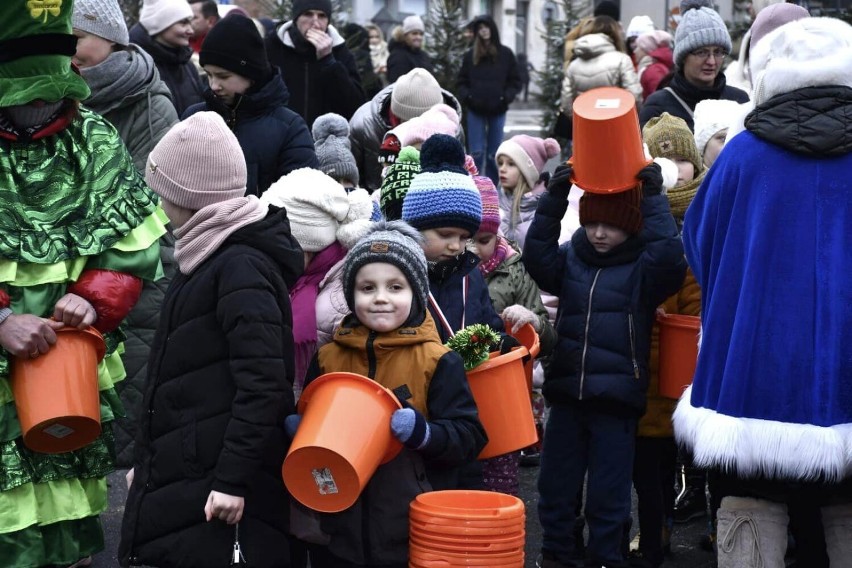 Spotkanie z Mikołajem i odpalenie choinki na placu Legionów w Wieluniu ZDJĘCIA