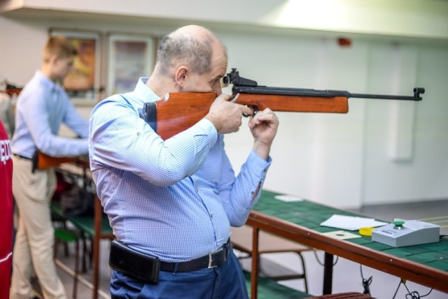 Kalisz: Mistrzostwa Rad Osiedlowych w strzelaniu z broni pneumatycznej