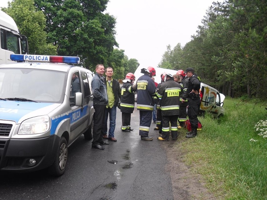 Droga 434: zderzenie dwóch samochodów dostawczych na prostym odcinku za Marzymiętą