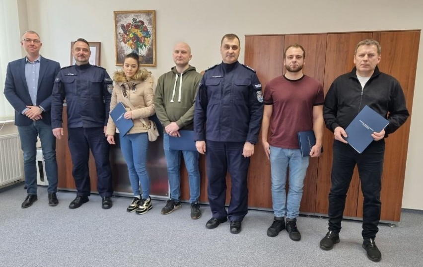 Komendant ostrołęckiej policji podziękował osobom, które zatrzymały bandytów. 11.02.2023
