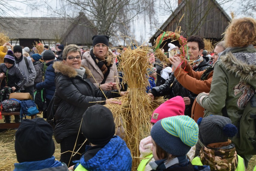 Powitanie wiosny w Dziekanowicach z udziałem ok. 800 dzieci
