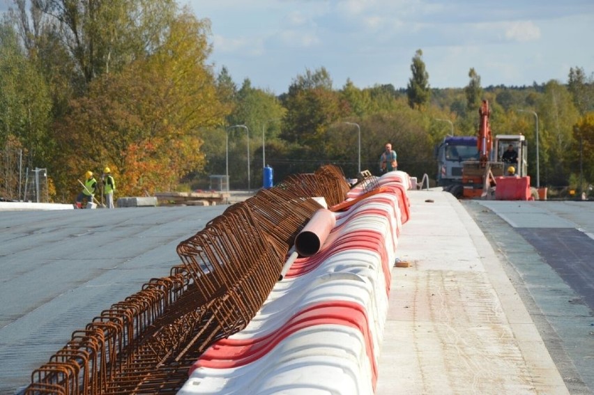 Budowa wiaduktu w Skarżysku-Kamiennej na finiszu. Zobacz najnowsze zdjęcia