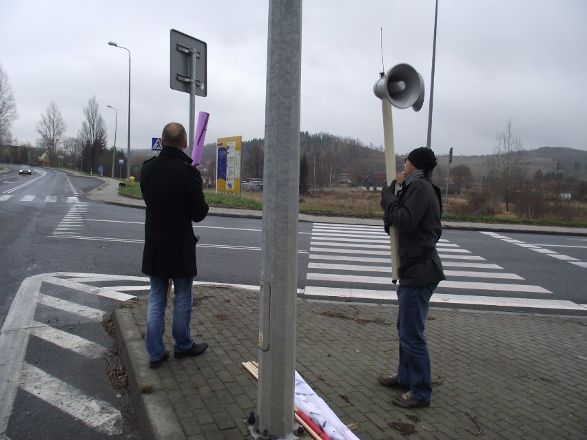Protest w Kamiennej Górze w sprawie budowy drogi S3.