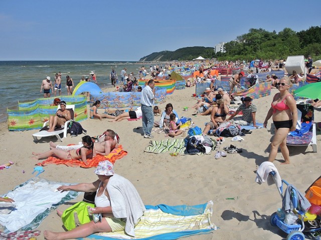 W niedzielę na plaży w Międzyzdrojach były tłumy.