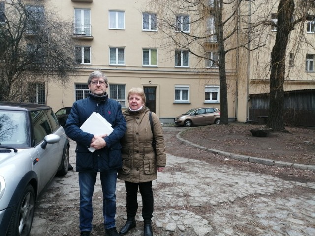 Grzegorz Manikowski oraz Danuta Łagowska wraz z innymi mieszkającymi przy Taczaka 3, 4 ,4a chcą wykupić lokale komunalne, w których żyją od 1960 r. Jak mówią, to są ich domy, gdzie się wychowywali i dorastali - mają z nimi mnóstwo wspomnień. 

Zobacz więcej zdjęć --->>>