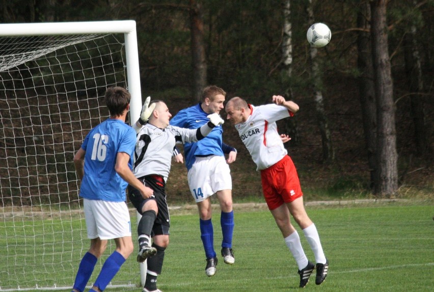 Warta Sieraków - Płomień Przyprostynia 1:1. Lider też nie był w stanie wygrać w Sierakowie [GALERIA]