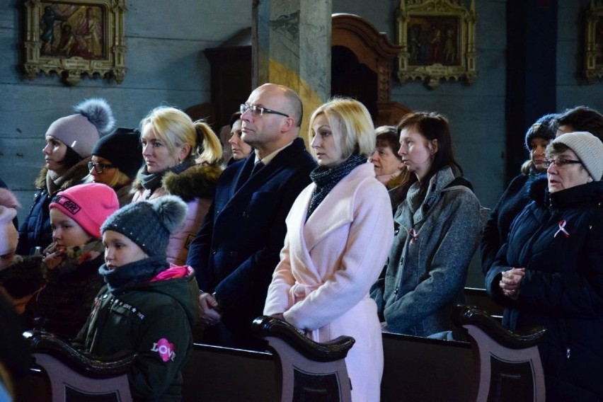 W Pieraniu, niewielkiej wsi w gminie Dąbrowa Biskupia, 100...