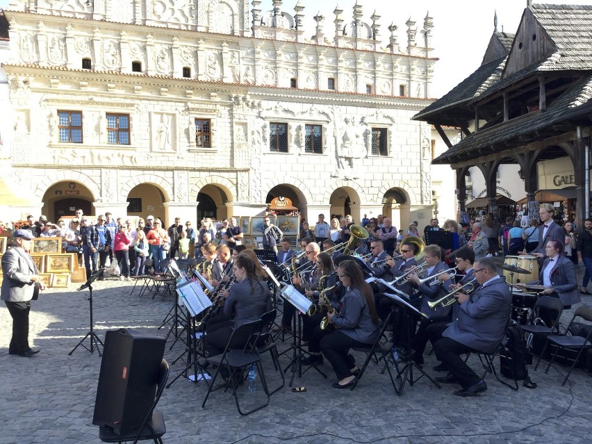 Orkiestra Chodzieskiego Domu Kultury zagrała na festiwalu w Puławach (ZDJĘCIA)