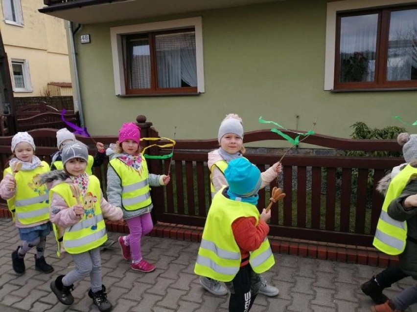 Wielichowo: Najmłodsi mieszkańcy z Przedszkola „Świat Bajek” w Wielichowie powitali wiosnę [ZDJĘCIA]