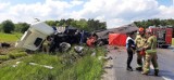 Śmiertelny wypadek pod Warszawą. Zderzenie dwóch ciężarówek na DK50. Jedna osoba nie żyje, dwie trafiły do szpitala