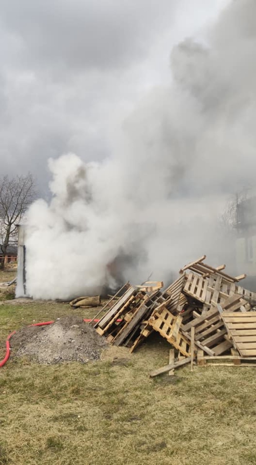 Pożar garażu w miejscowości Maliniec w gminie Rusiec