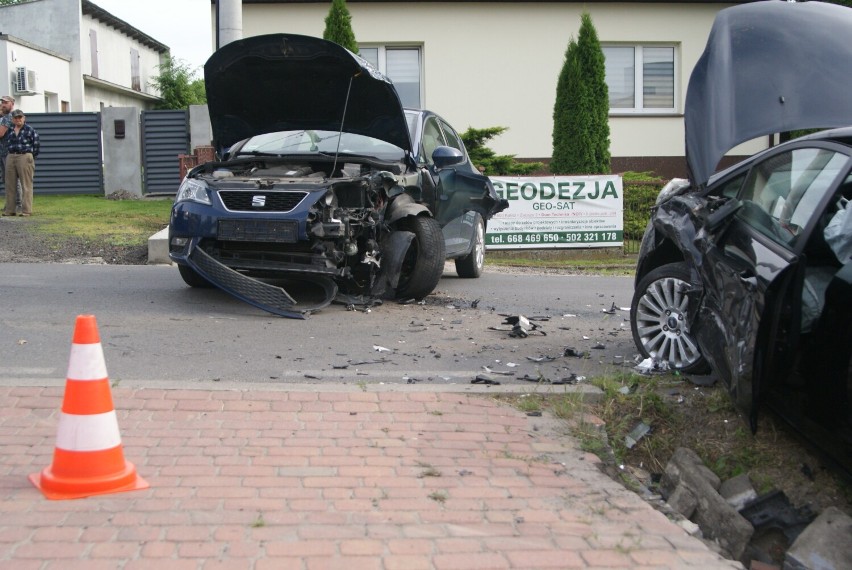 Zderzenie dwóch aut w Wolicy pod Kaliszem