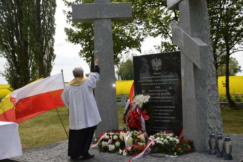 W miejscu zburzonego pomnika Armii Czerwonej IPN ufundował nowy obelisk upamiętniający ofiary II wojny światowej. Niezależnie od wyznania