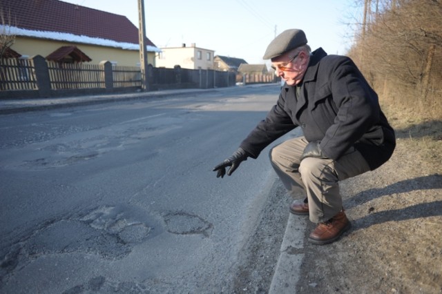 -&nbsp;Mamy nadzieję, że dzięki nakazowi nadzoru budowlanego pieniądze na nową nawierzchnię, wreszcie się znajdą - przyznaje Edmund Wajde, zastępca przewodniczącego Stowarzyszenia Groszowice.