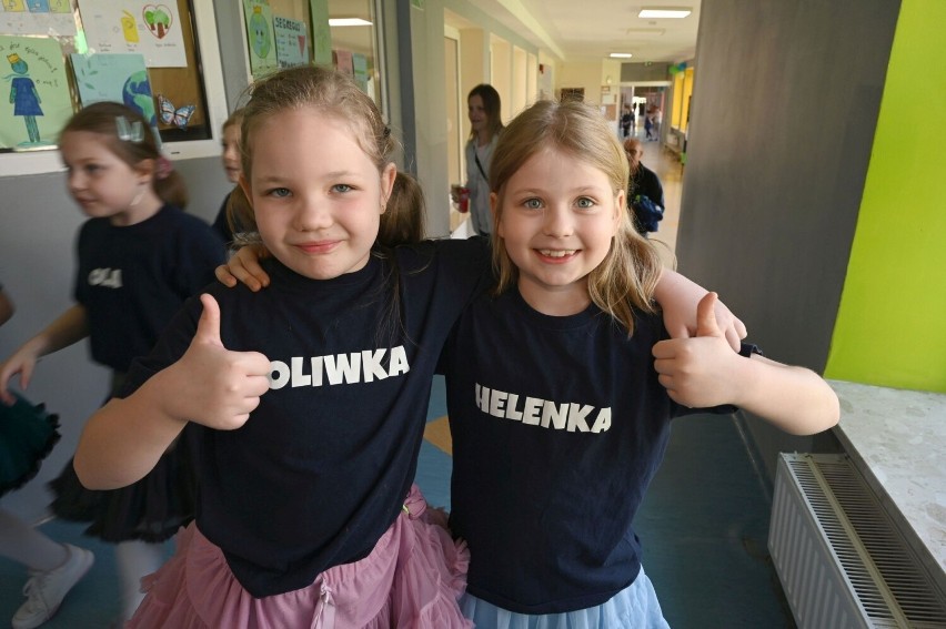 Oliwka i Helenka ze Szkoły Podstawowej Integracyjnej numer...