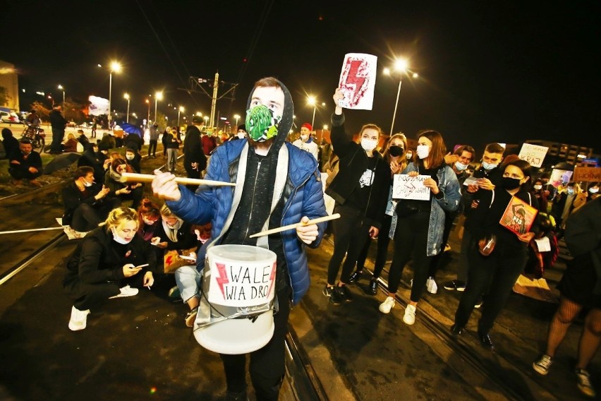 Wtorkowy protest we Wrocławiu. Tłumy na ulicach [ZDJĘCIA]