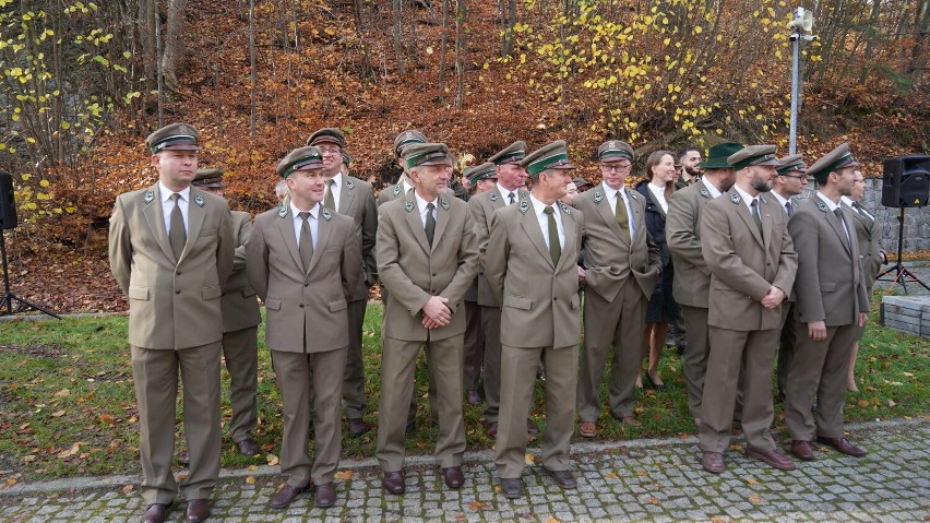 Cały Jugów odśpiewał wspólnie Hymn Polski. We wspólnym wykonaniu wzięło udział około 500 osób