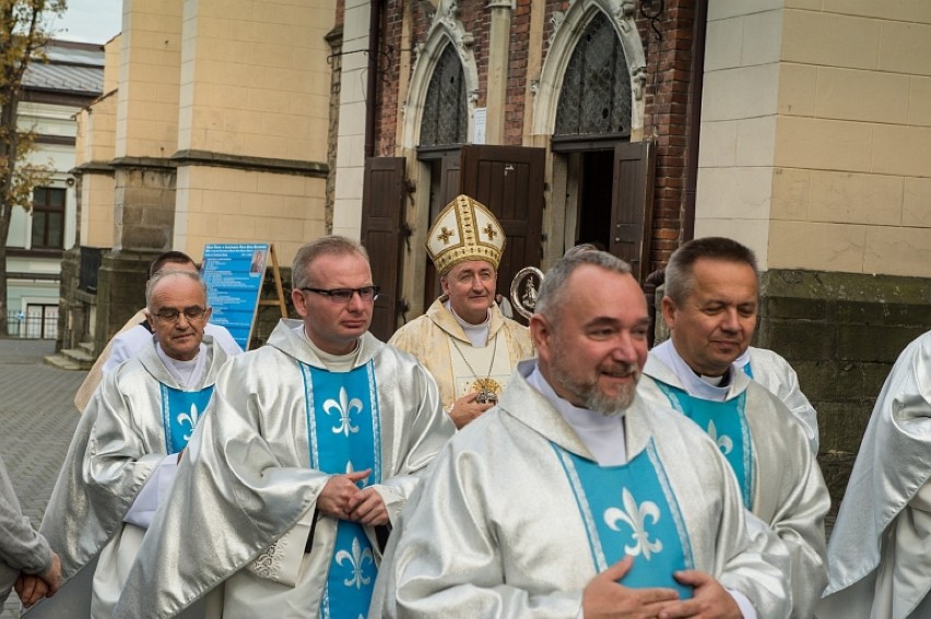 Zakończył się tygodniowy odpust w Bazylice św. Mikołaja w Bochni. Ulicami miasta przeszła procesja różańcowa [ZDJĘCIA]