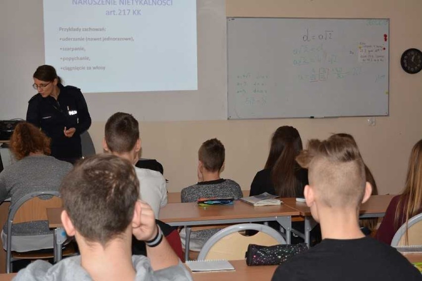 Powiat nowodworski. Uczniowie poznali zagadnienia z zakresu cyberprzemocy