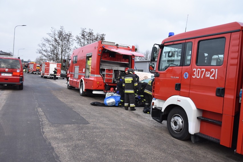 Tragedia w Tonsilu. Jedna osoba nie żyje, trzy zostały odwiezione do szpitala 