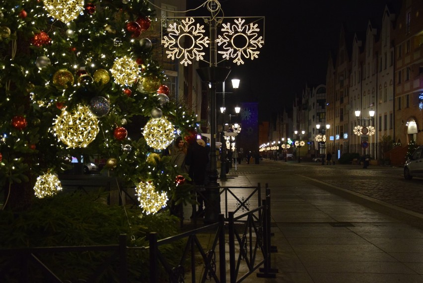 Świąteczne dekoracje w Elblągu. Choinki i świetlne iluminacje na ulicach miasta