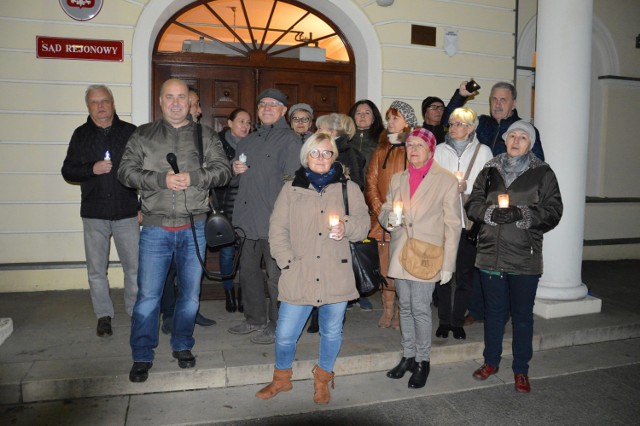 Protest KOD pod Sądem Rejonowym w Oświęcimiu