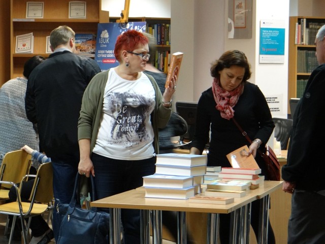 W bibliotece w Radomsku odbyło się spotkanie z pisarką Moniką Szwają.