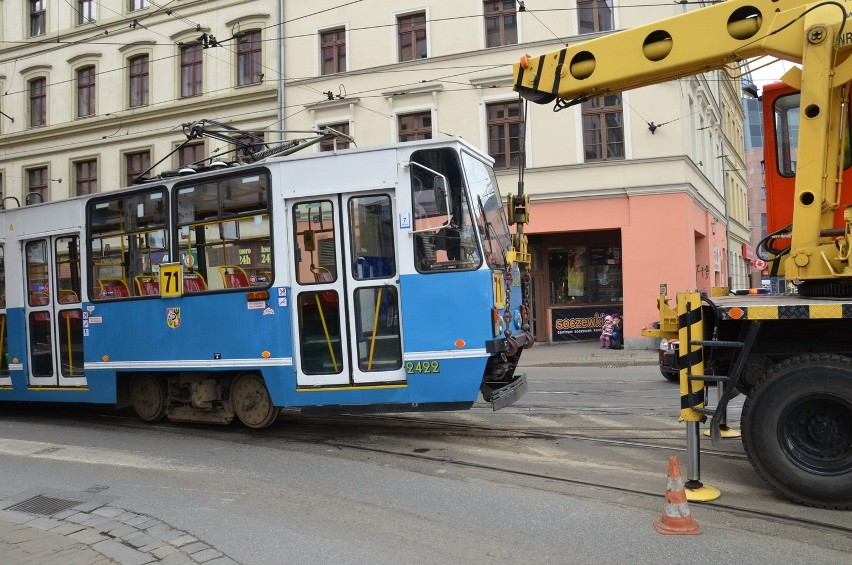 Po raz kolejny tramwaj wykoleił się na Krupniczej (FILM, ZDJĘCIA)