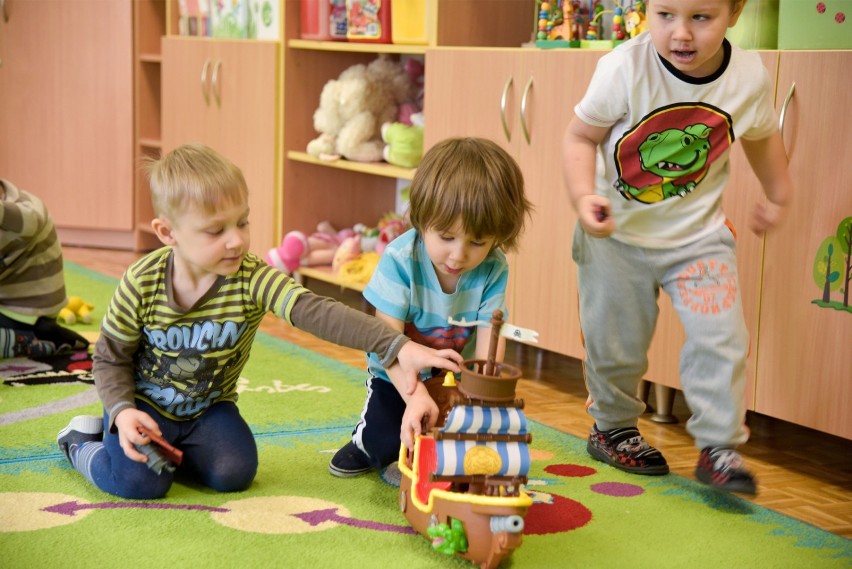 Maluch na uczelni. Dwie uczelnie wyższe chcą otworzyć żłobki dla dzieci studentów