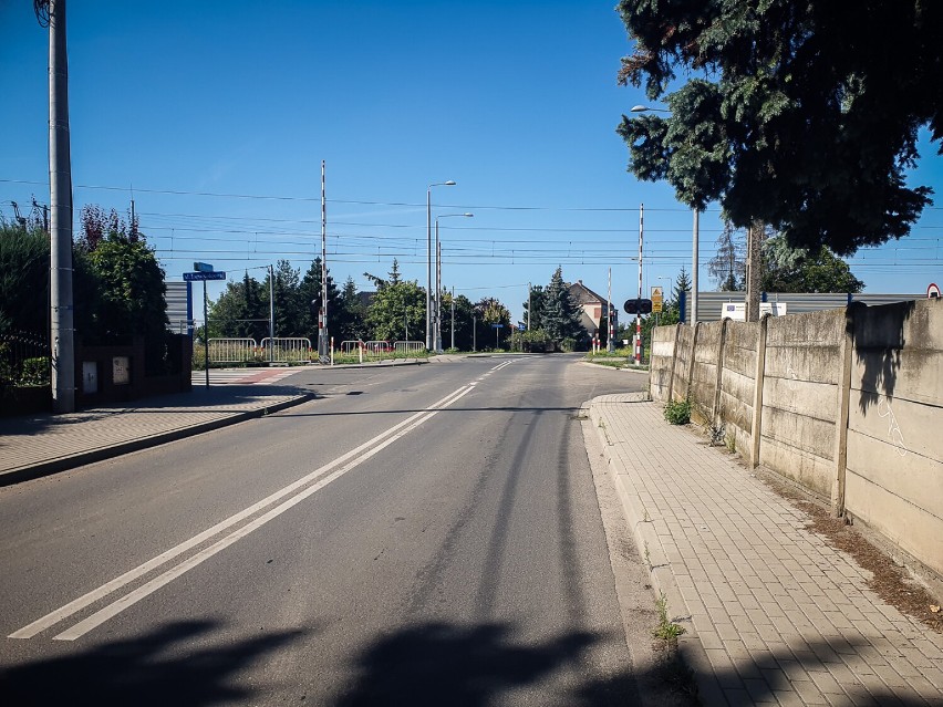 Ulica Dożynkowa w Lesznie. Na tym odcinku ma być prowadzony...