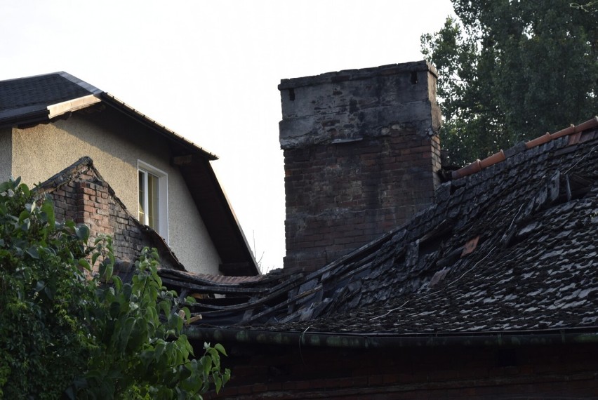 Zawalił się dach na domu przy ulicy Batorego 54 w...