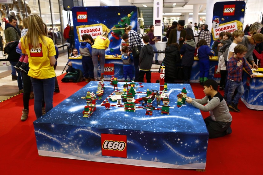 Wielka choinka z LEGO stanęła w centrum handlowym!