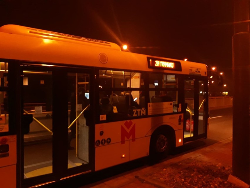 Śmiertelny wypadek w Katowicach. Tramwaj potrącił nastolatkę na ul. 1 Maja. Rozmawiała przez telefon.