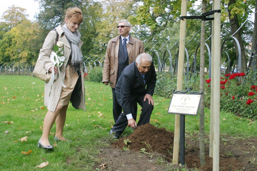 Sadzenie drzewek Park Miejski w Wejherowie
