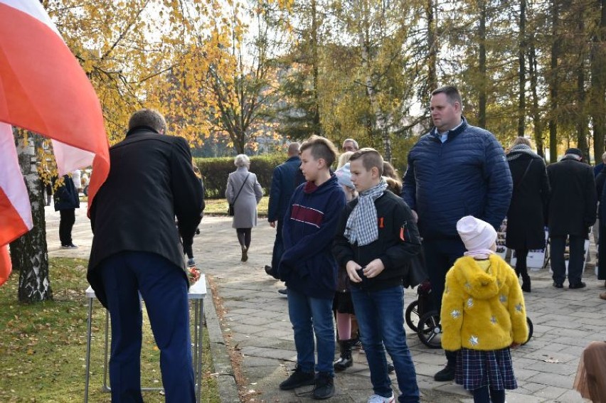 11 listopada 2019: W Śremie po raz kolejny rozdawano flagi