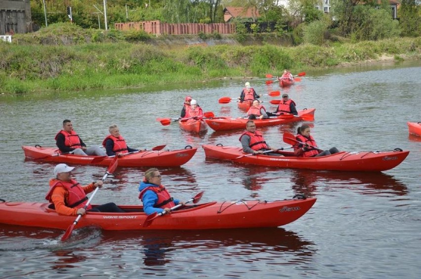 Zdjęcia ilustracyjne z wyścigu kajaków przy marinie - 2019